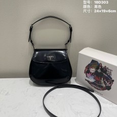 프라다 클레오브러시드숄더백