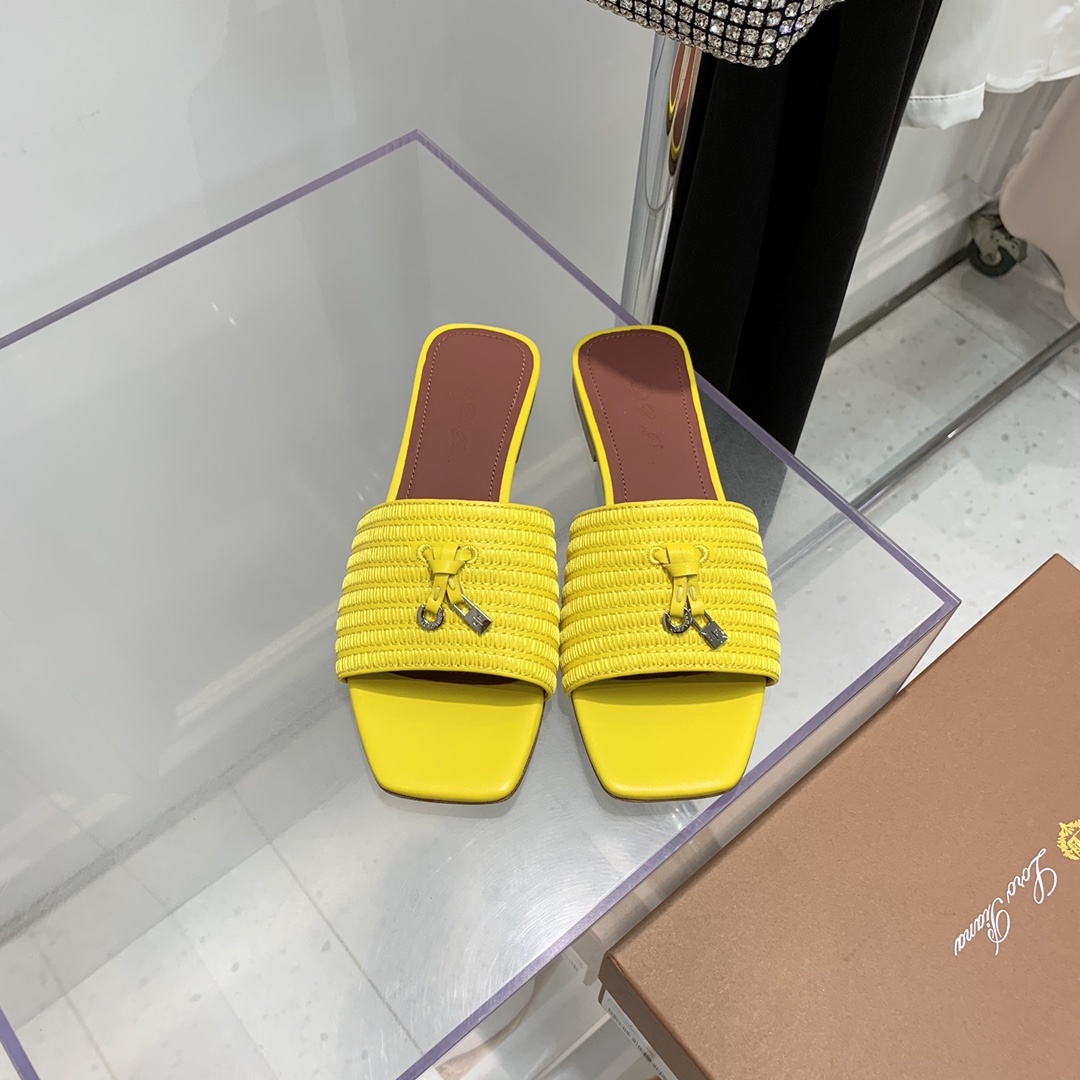 로로피아나 슬리퍼