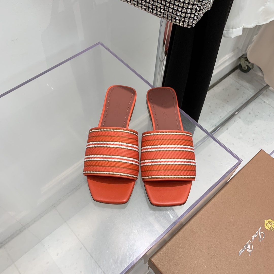 로로피아나 슬리퍼