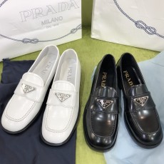 프라다 로퍼