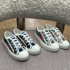 디올 스니커즈