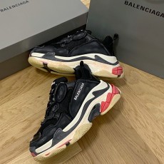 발렌시아가 스니커즈