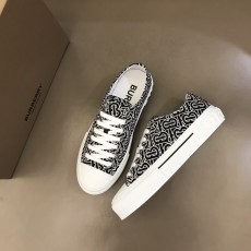 버버리 스니커즈
