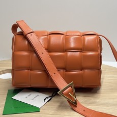 보테가베네타 패딩카세트백