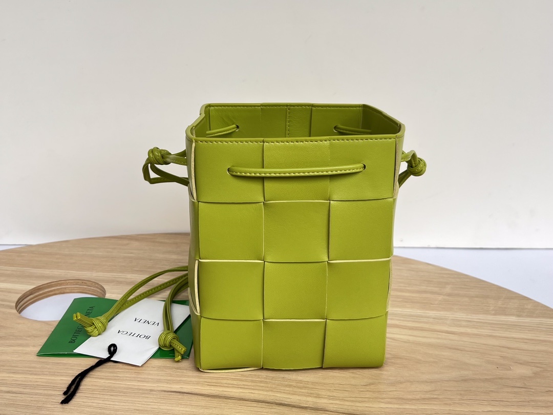 보테가베네타 카세트버킷백