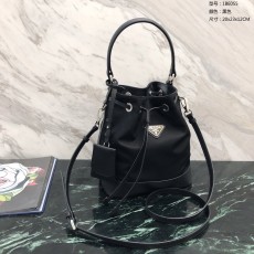프라다 나일론핸들버킷백