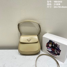 프라다 클로에브러시드숄더백