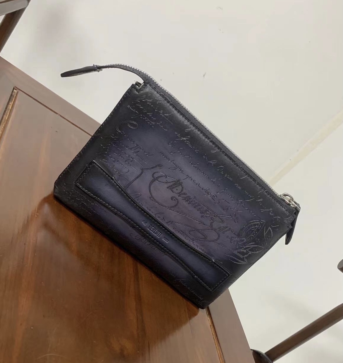 벨루티 클러치