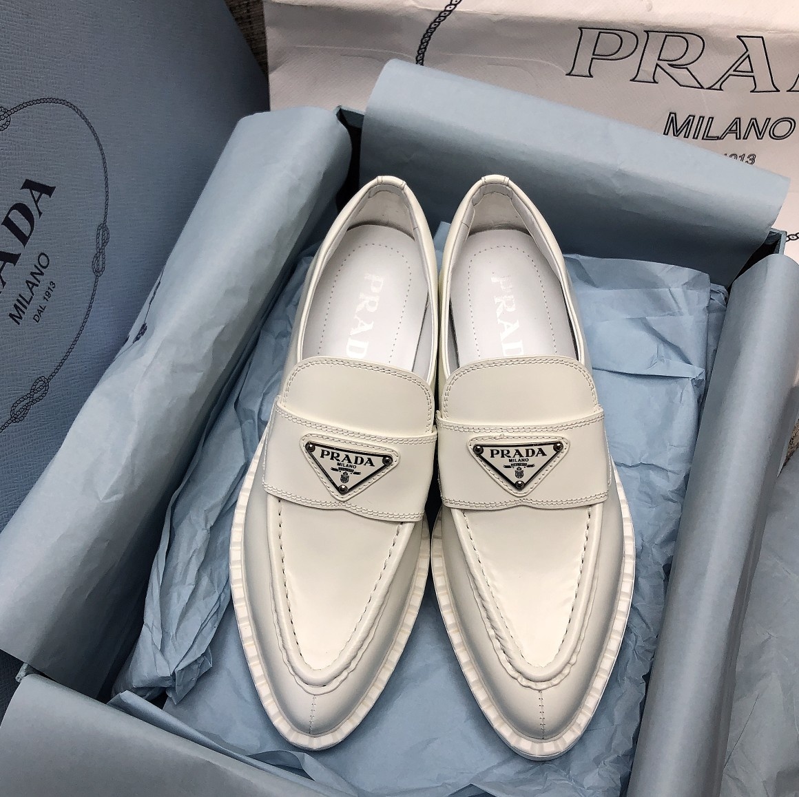 프라다 로퍼