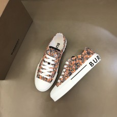 버버리 스니커즈