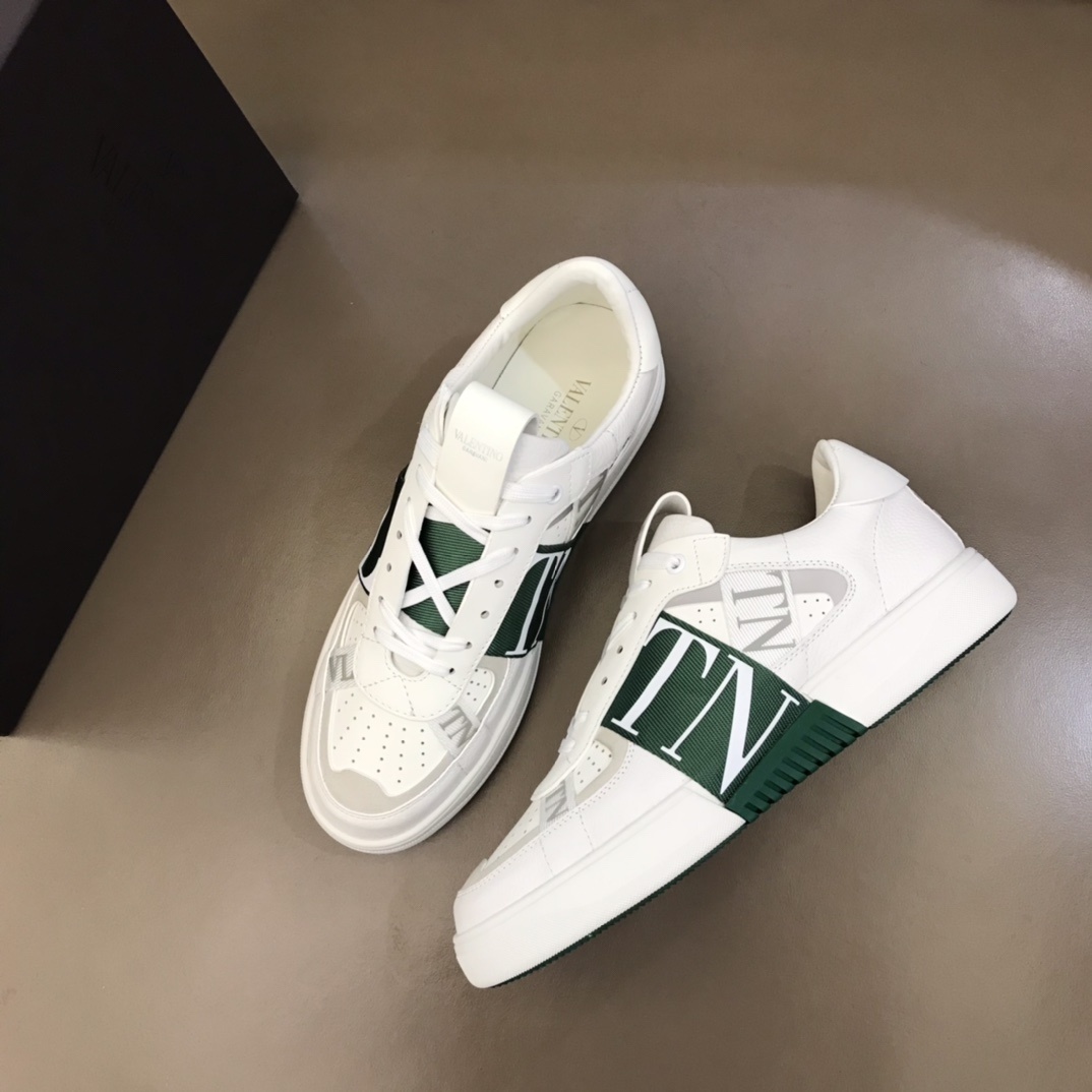 발렌티노 스니커즈