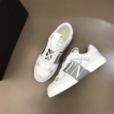 발렌티노 스니커즈