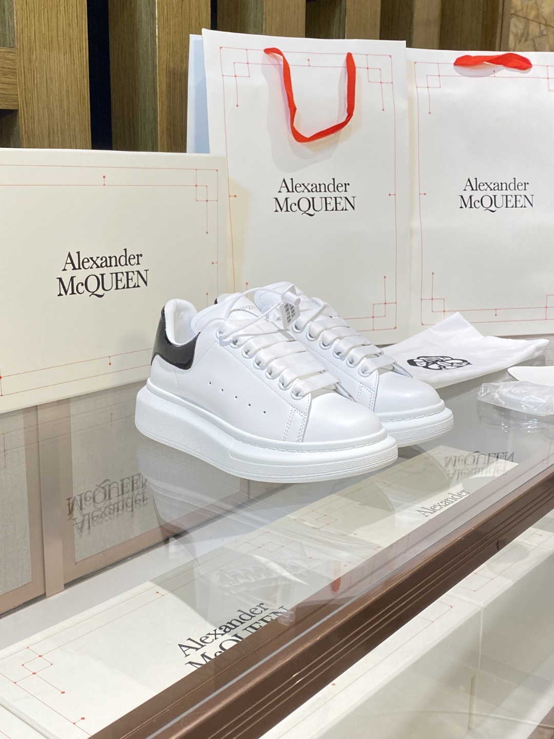 알렉산더맥퀸 스니커즈