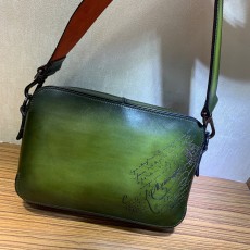 벨루티 메신저백