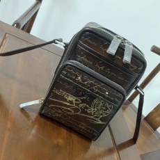 벨루티 메신저백