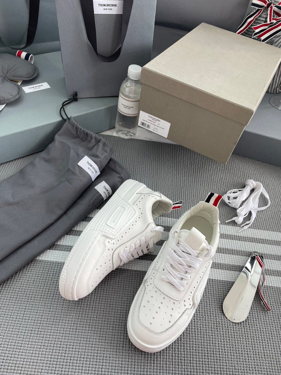 톰브라운 스니커즈