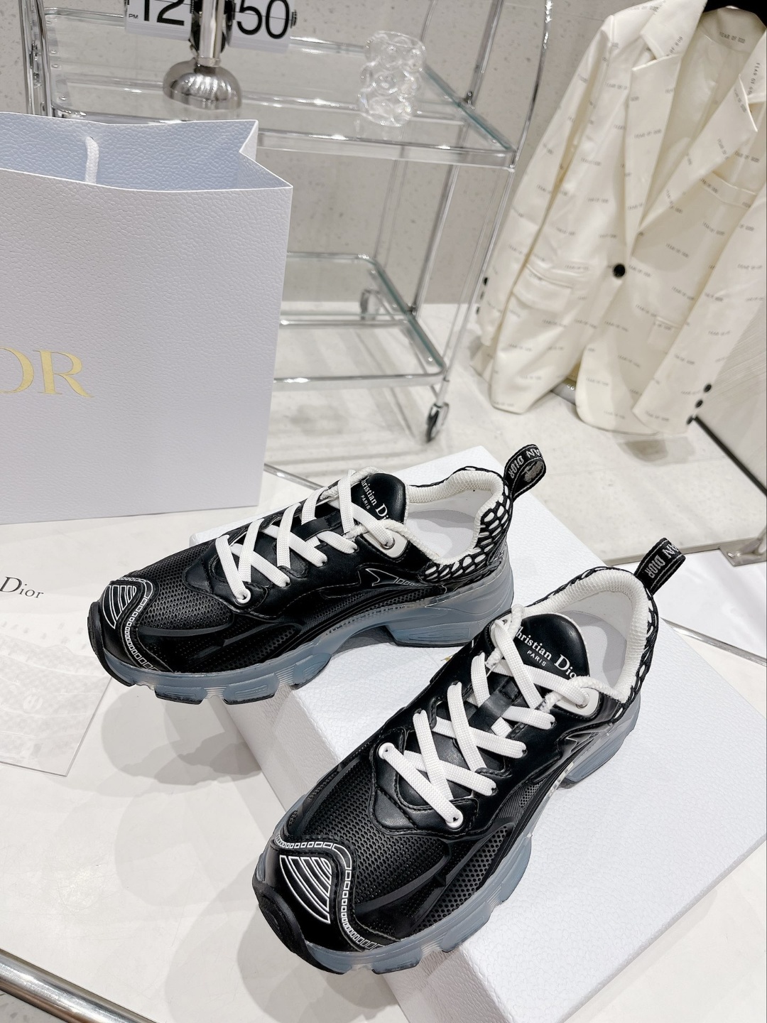 디올 스니커즈