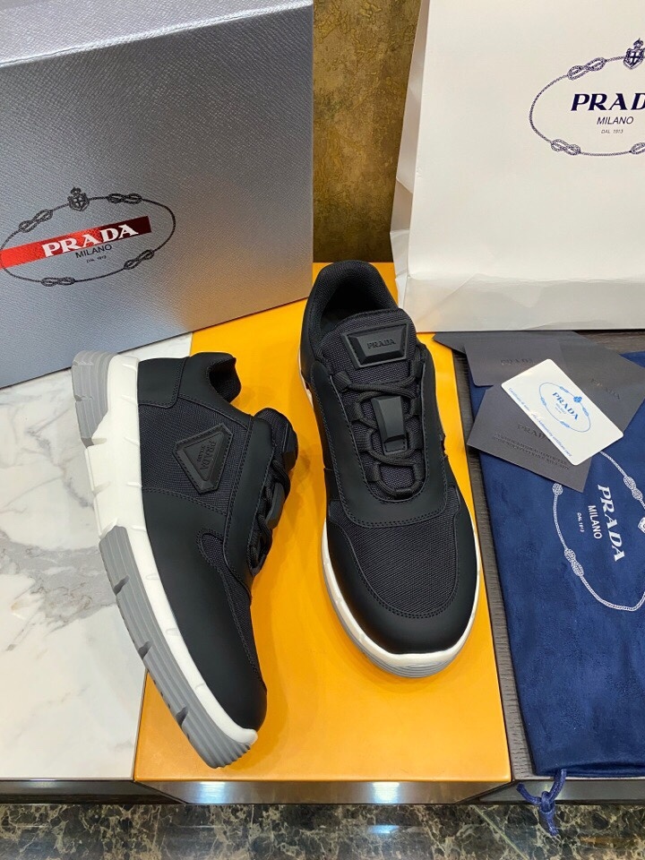 프라다 스니커즈
