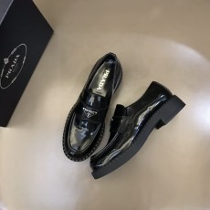 프라다 로퍼