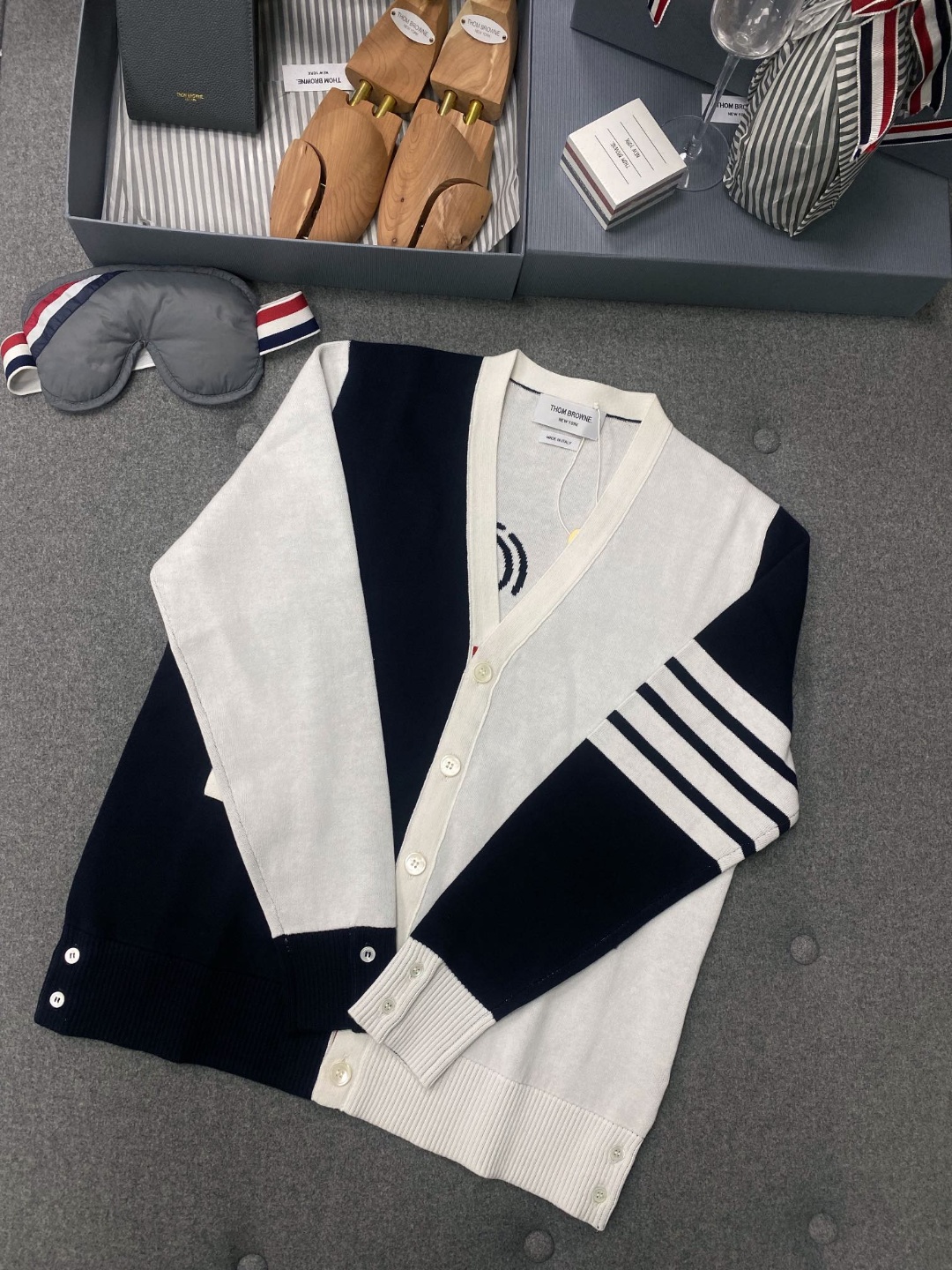 톰브라운 가디건