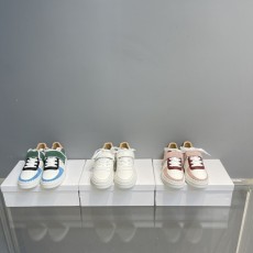 끌로에 스니커즈