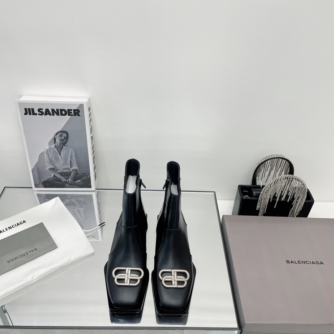 발렌시아가 부츠