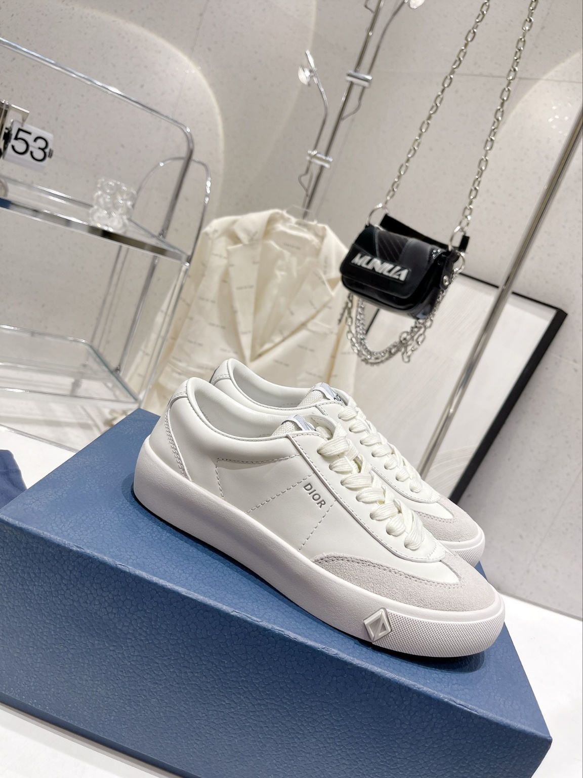 디올 스니커즈