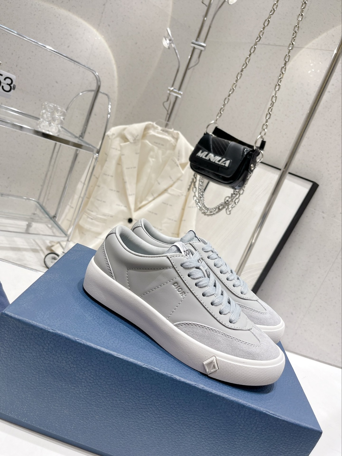 디올 스니커즈