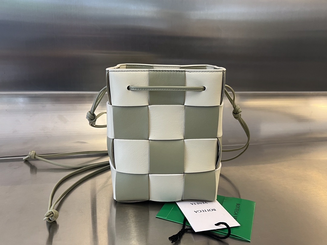 보테가베네타 카세트버킷백