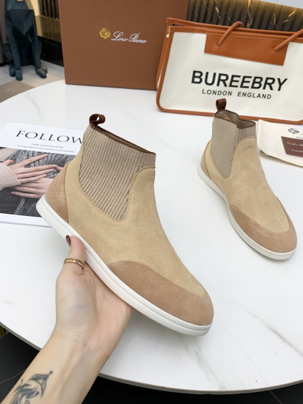 로로피아나 스니커즈