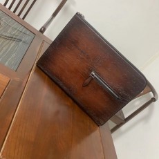 벨루티 클러치