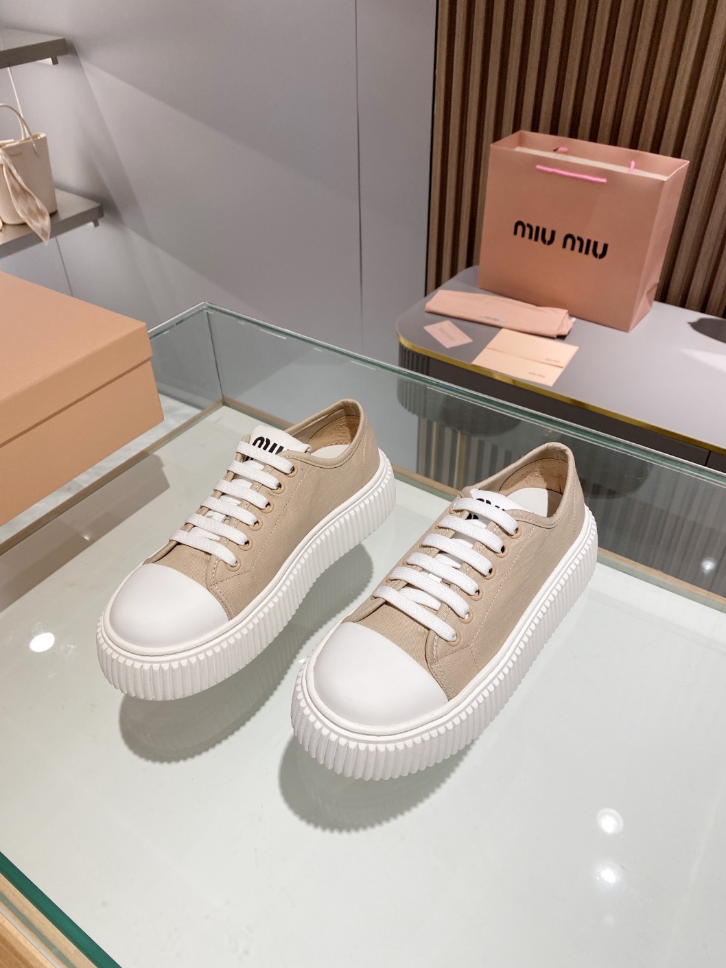 미우미우 스니커즈