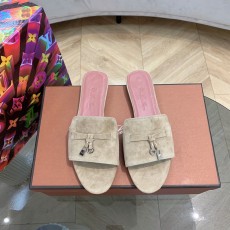 로로피아나 슬리퍼