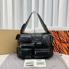 발렌시아가 멀티포켓숄더백