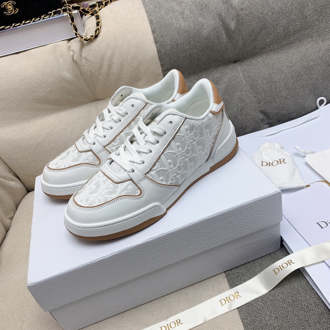 디올 스니커즈