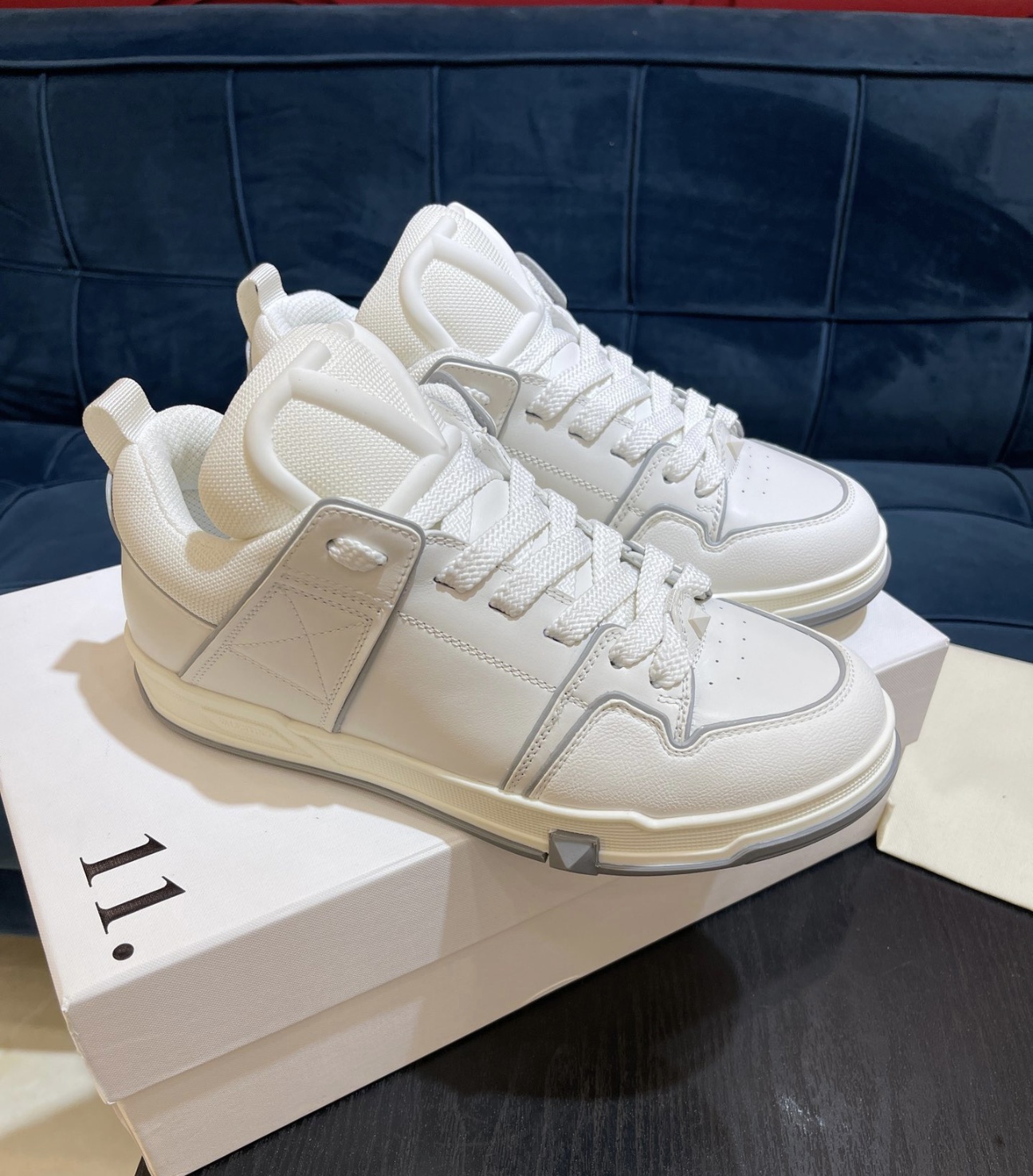 발렌티노 스니커즈