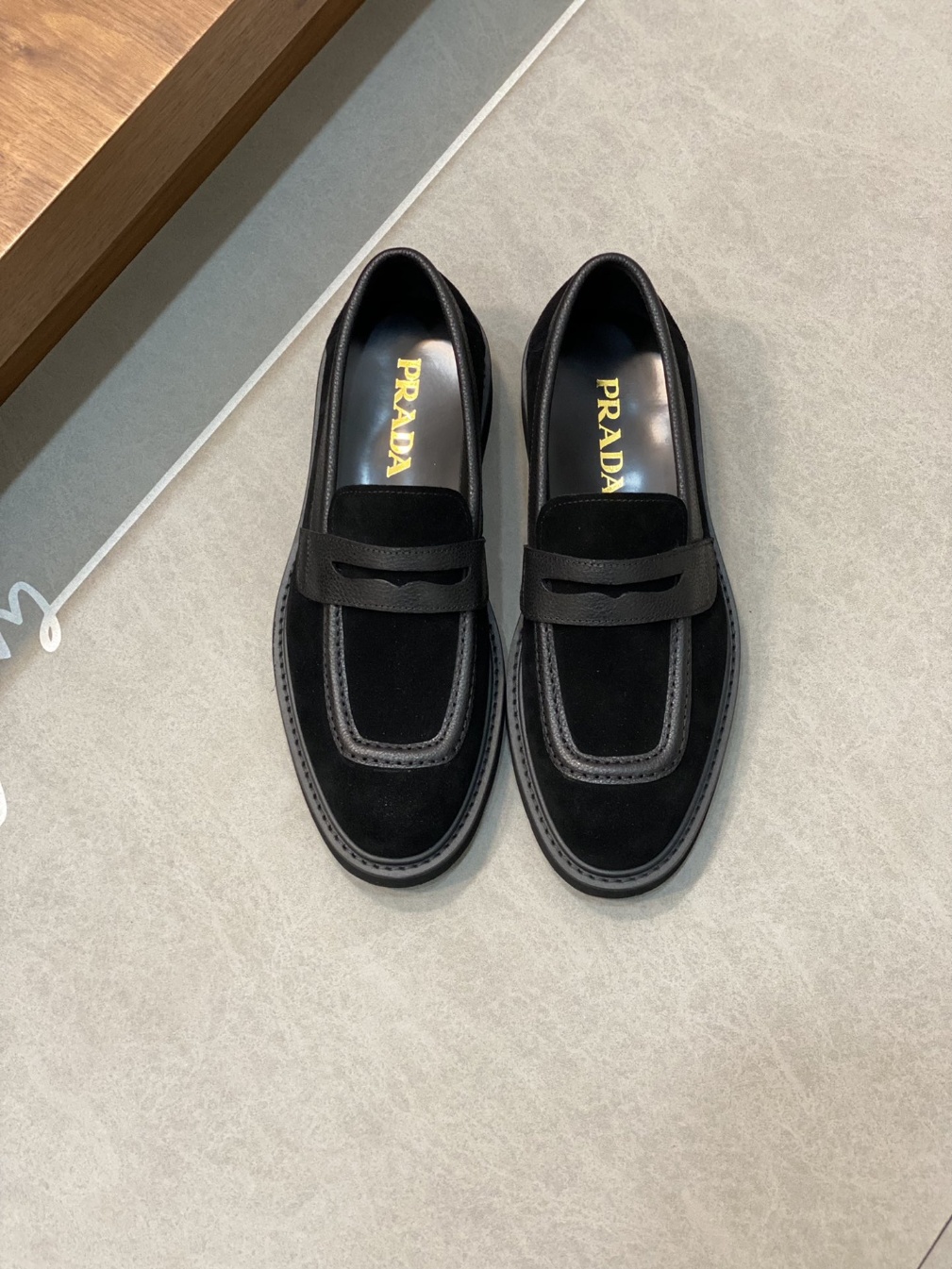 프라다 로퍼