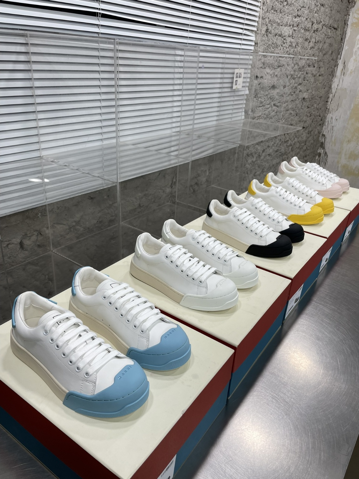 마르니 스니커즈
