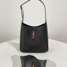생로랑 ﻿LE5A7스몰호보백