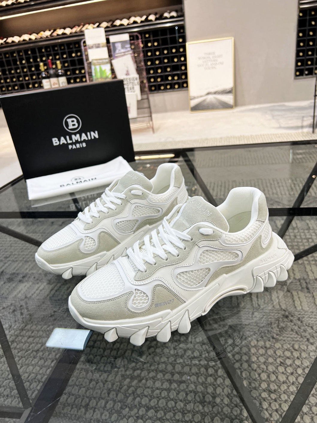 발망 스니커즈