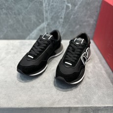 발렌티노 스니커즈