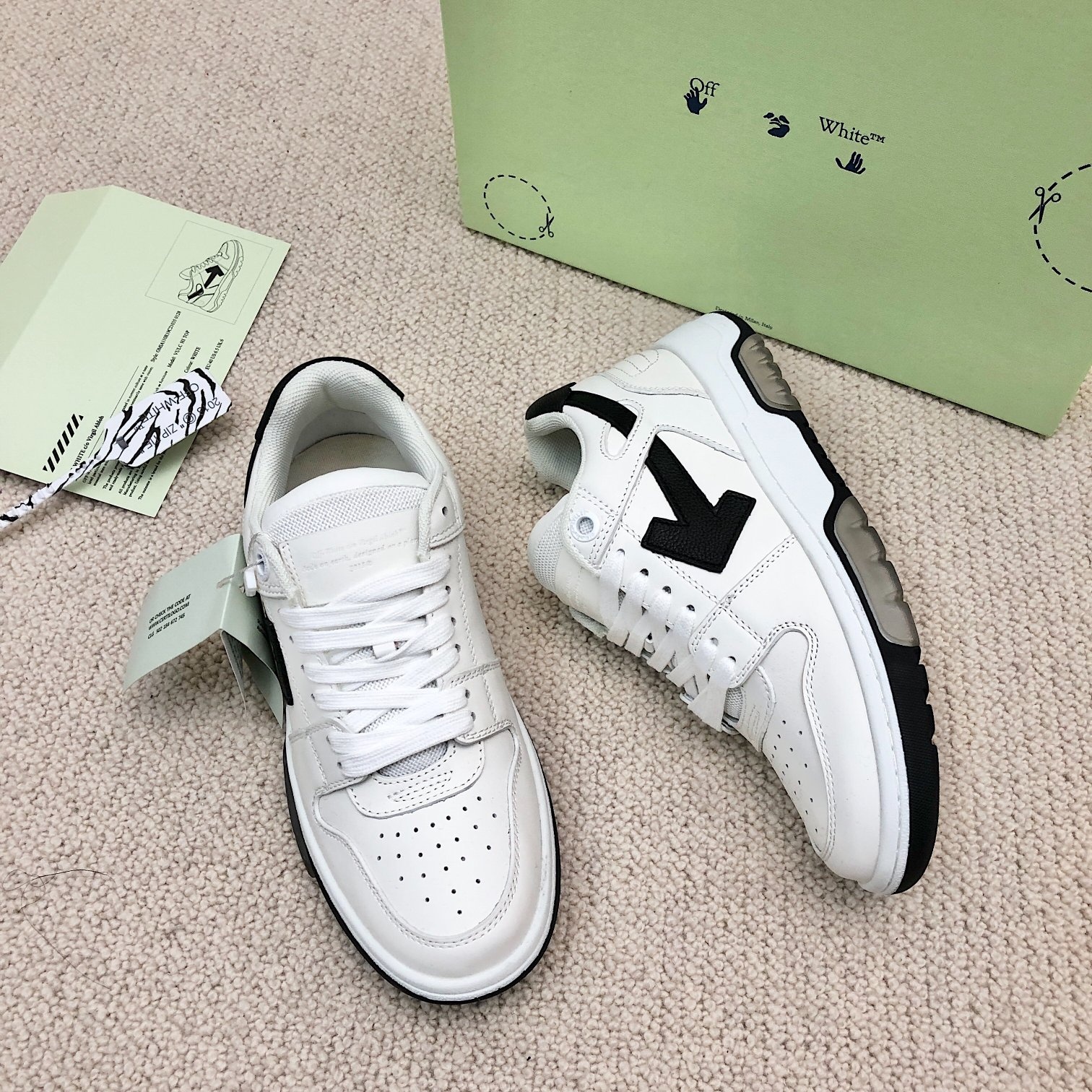 오프화이트 스니커즈