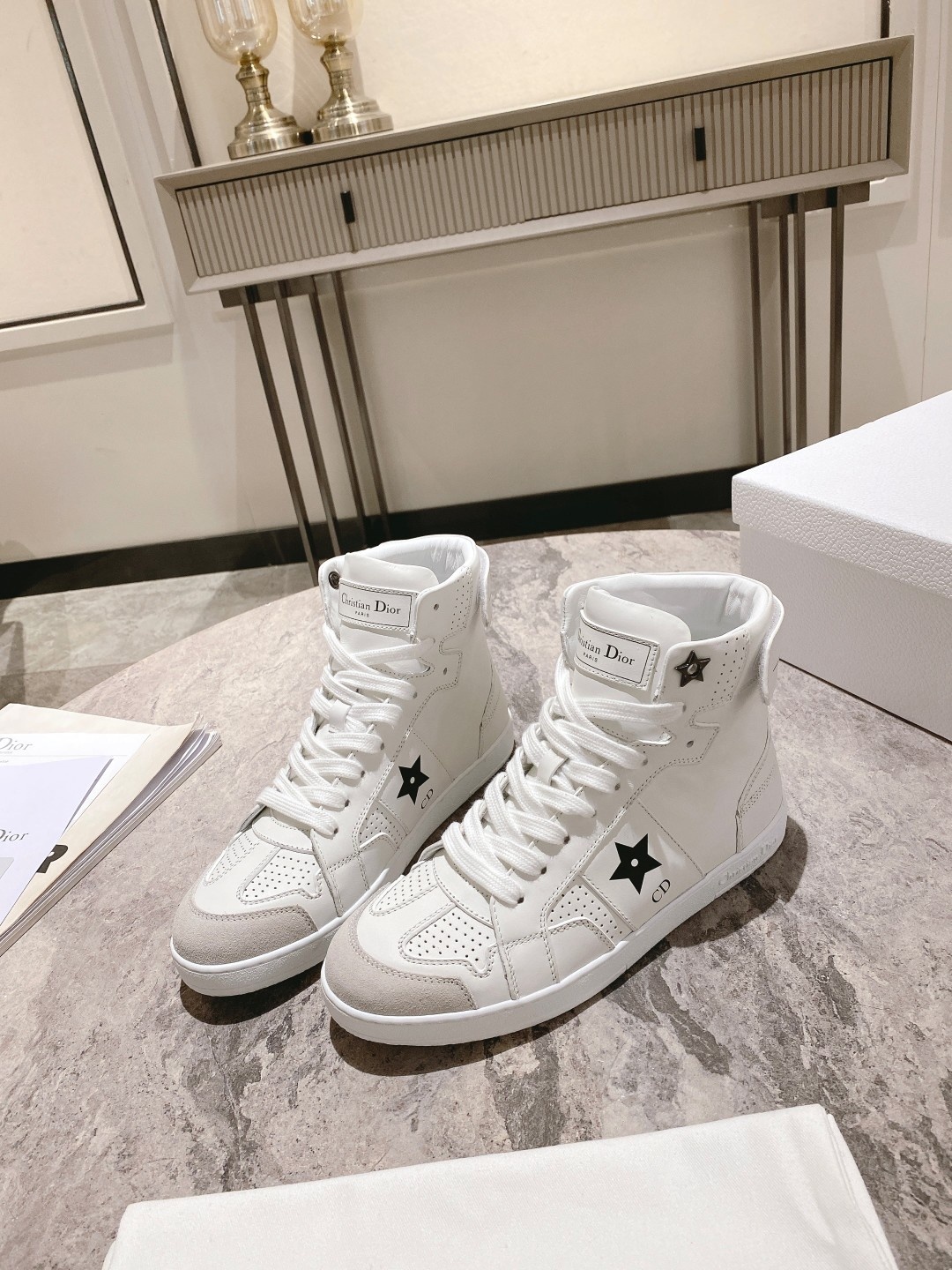 디올 스니커즈
