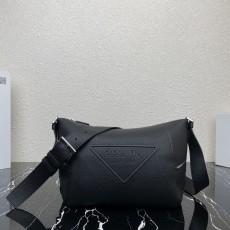 프라다 삼각로고엠보스숄더백