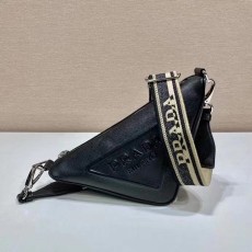 프라다 사피아노트라이앵글백