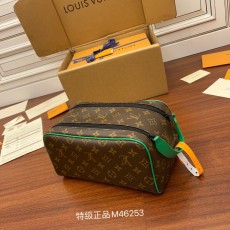 루이비통 도프키트토일렛파우치