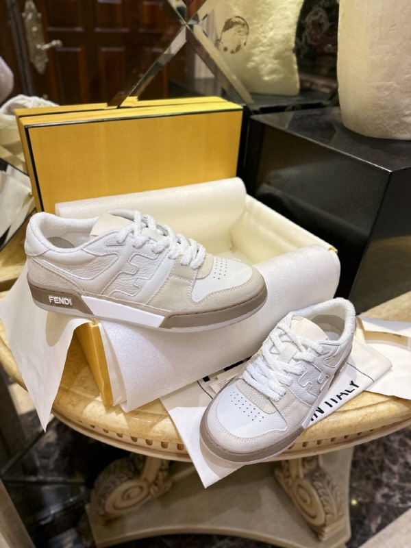 펜디 스니커즈