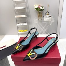 발렌티노 슬링백