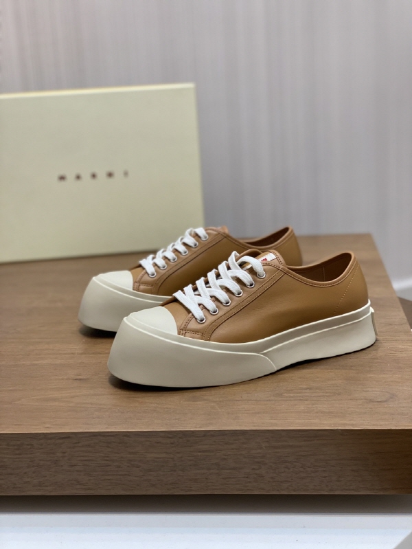 마르니 스니커즈