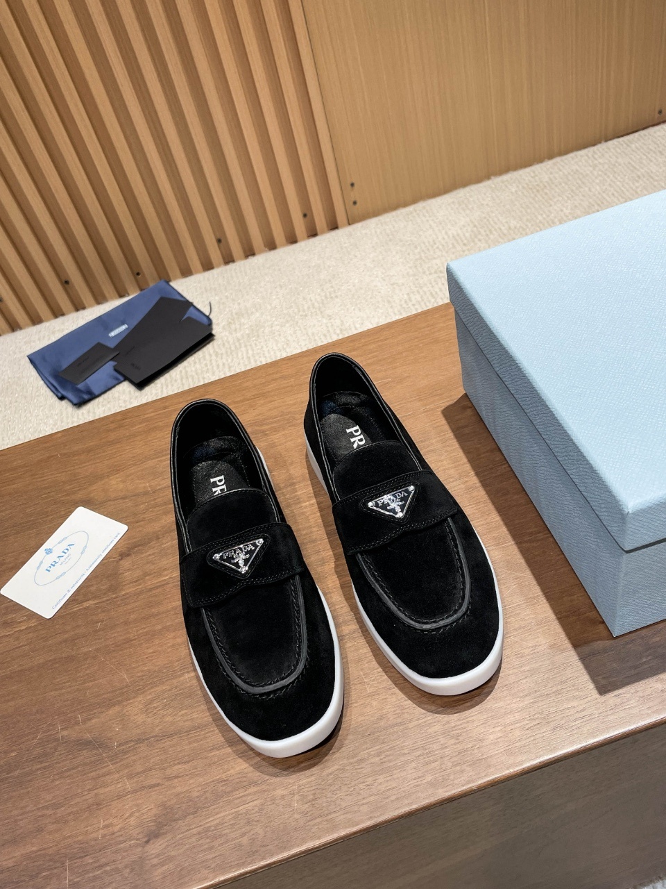 프라다 로퍼